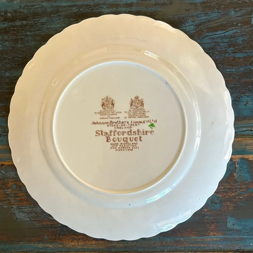 Lot of 4 Johnson Brothers Staffordshire Bouquet 8" Bread Plates - Picture 6 of 9